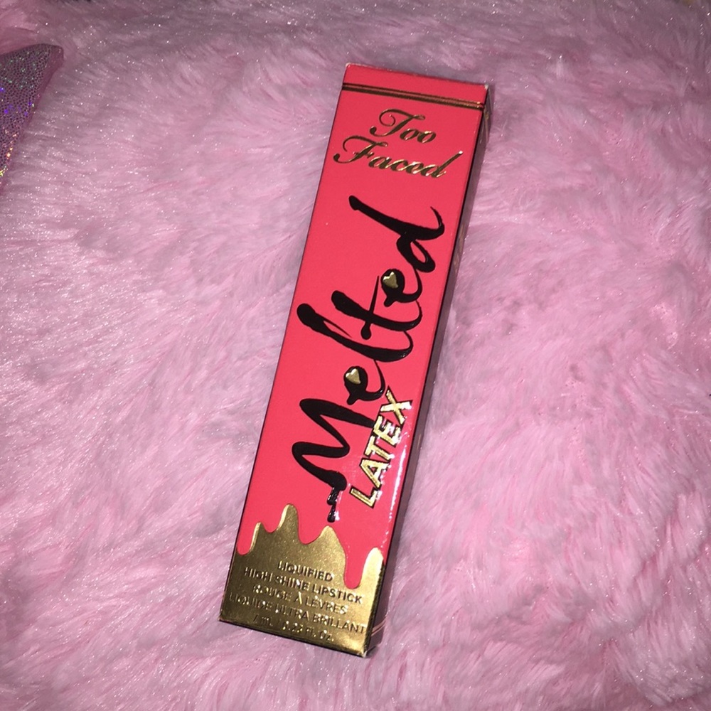 I'm selling this Too faced melted lipstick